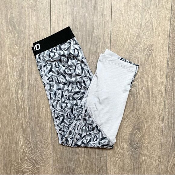 Nike Pro  Dri Fit Training Capris Cool Facet Leggings Wolf Grey Black Size XS - Picture 2 of 14